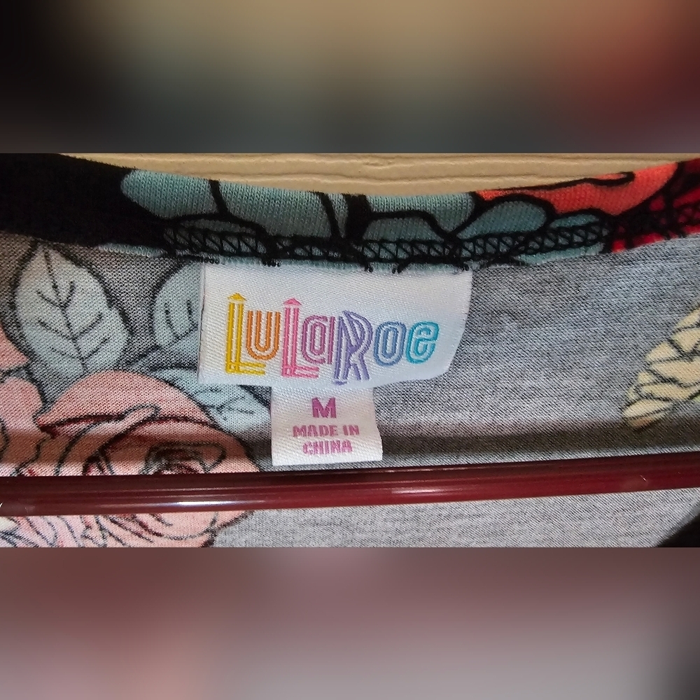 LuLaRoe Carly Dress Black Floral Rose Print High Low Swing With Pockets - Size M - Picture 4 of 5